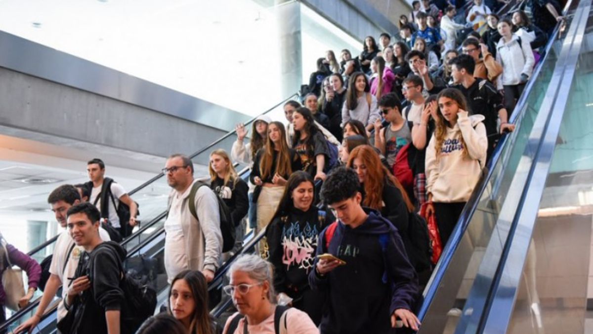 Regreso Seguro: llegó al país el vuelo con los primeros argentinos repatriados de Israel Regreso Seguro: llegó al país el vuelo con los primeros argentinos repatriados de Israel