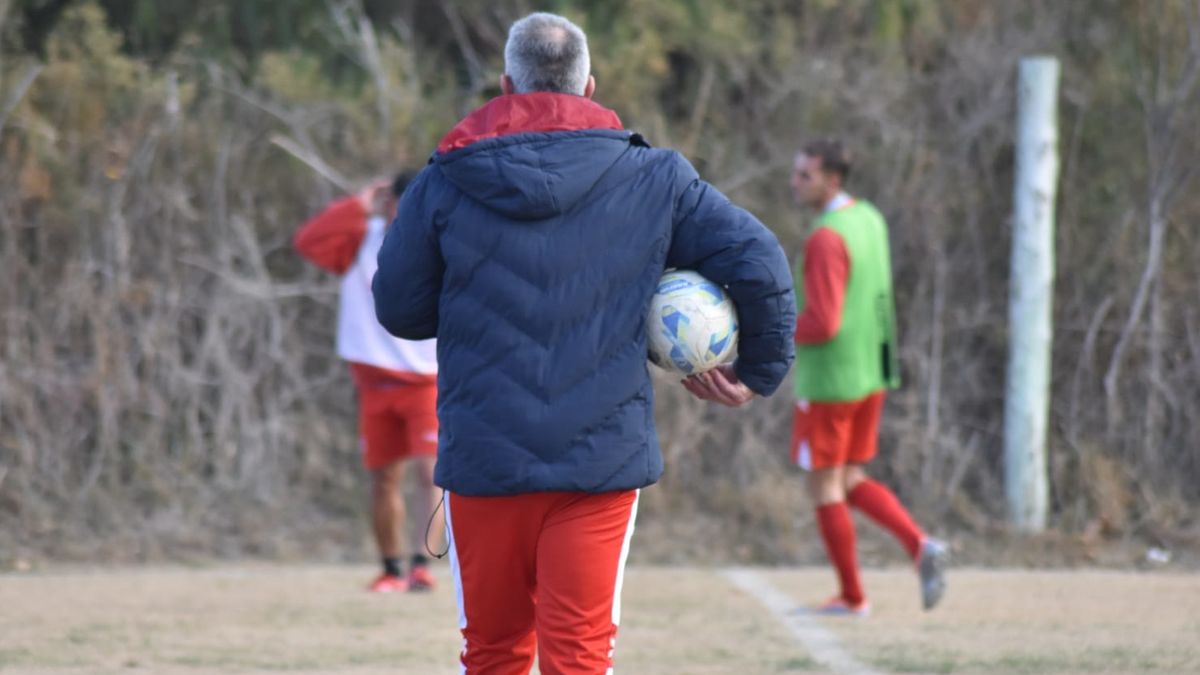 Víctor Zwenger tendrá su estreno este sábado ante Peñarol en el estadio Libertador General San Martín. Víctor Zwenger tendrá su estreno este sábado ante Peñarol en el estadio Libertador General San Martín.