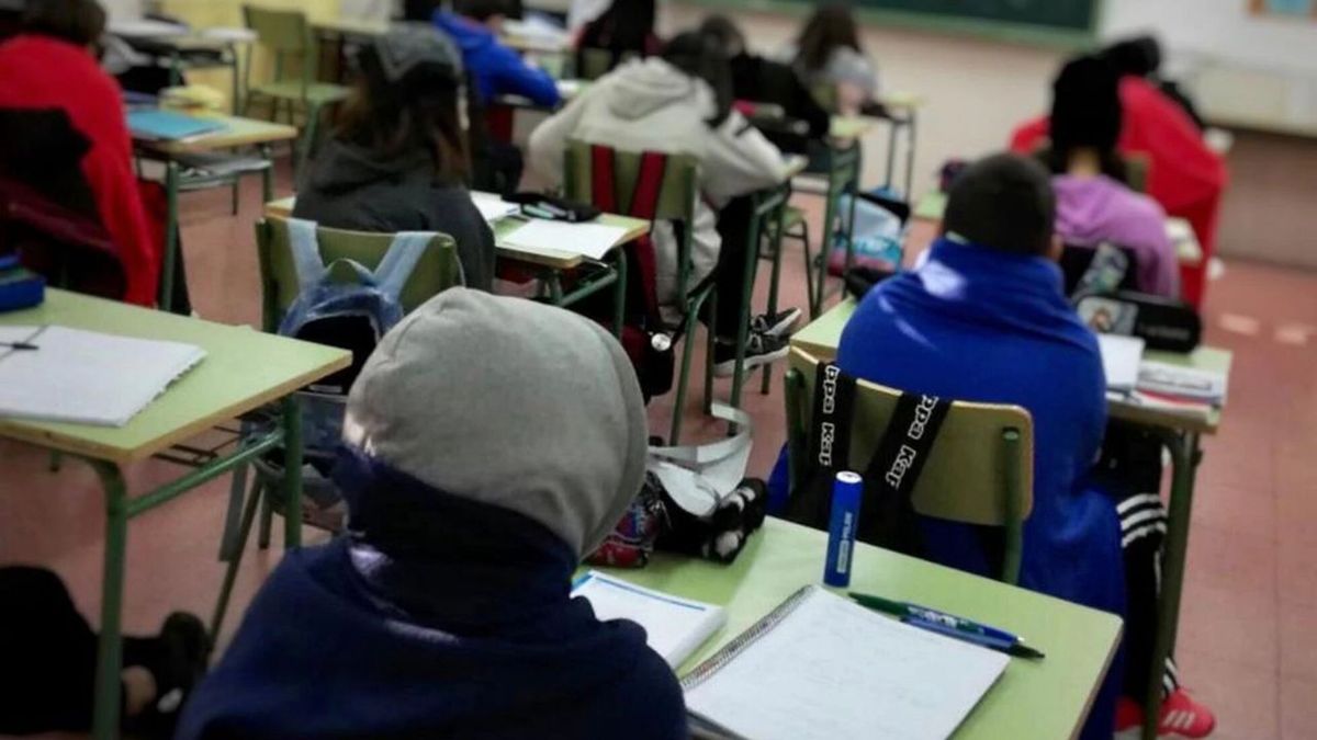 El intenso frío de fines de junio y principios de julio obliga a replantearse la fecha de las vacaciones de invierno. 