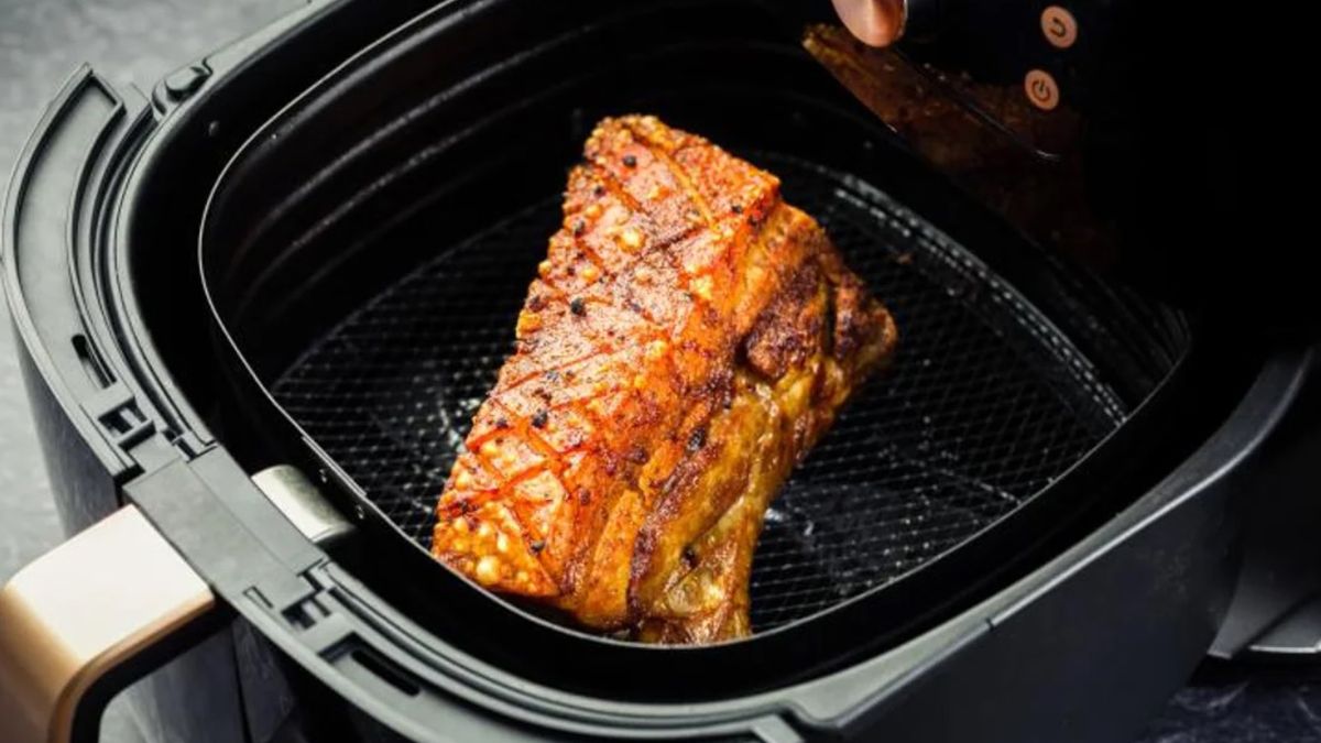 Es importante extremar los cuidados de limpieza al cocinar carnes en la freidora de aire Es importante extremar los cuidados de limpieza al cocinar carnes en la freidora de aire
