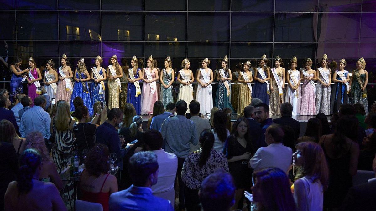 Las 20 soberanas disfrutaron de su noche de serenata en el Hyatt en esta Vendimia 2025.