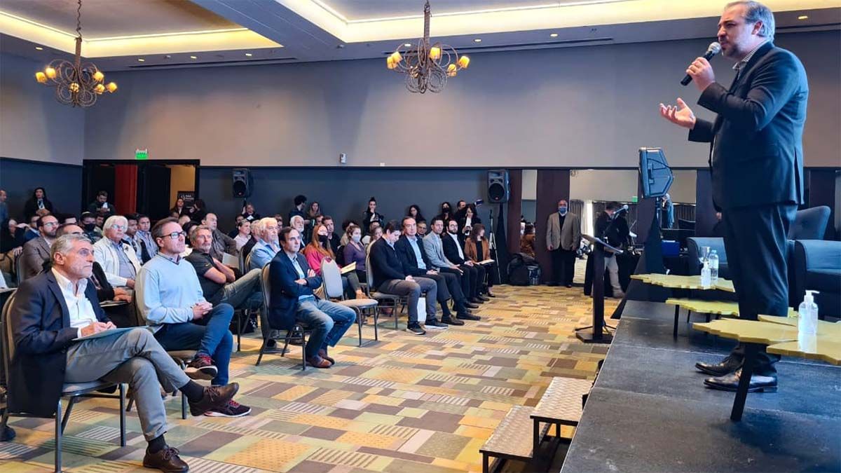 El encuentro con empresarios industriales y Matìas Stevanato se realizó en el Arena Maipú.