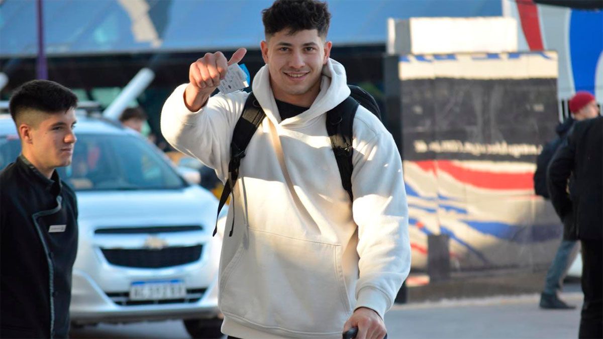 Martín Bogado está feliz y saluda a la gente. Los Pumas jugarán con Francia en Mendoza. Martín Bogado está feliz y saluda a la gente. Los Pumas jugarán con Francia en Mendoza.