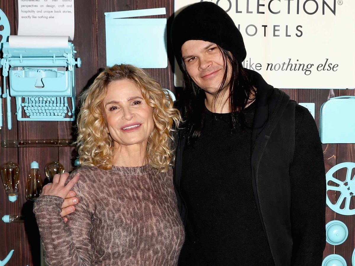 Kyra Sedgwick y su hijo Travis. Kyra Sedgwick y su hijo Travis.