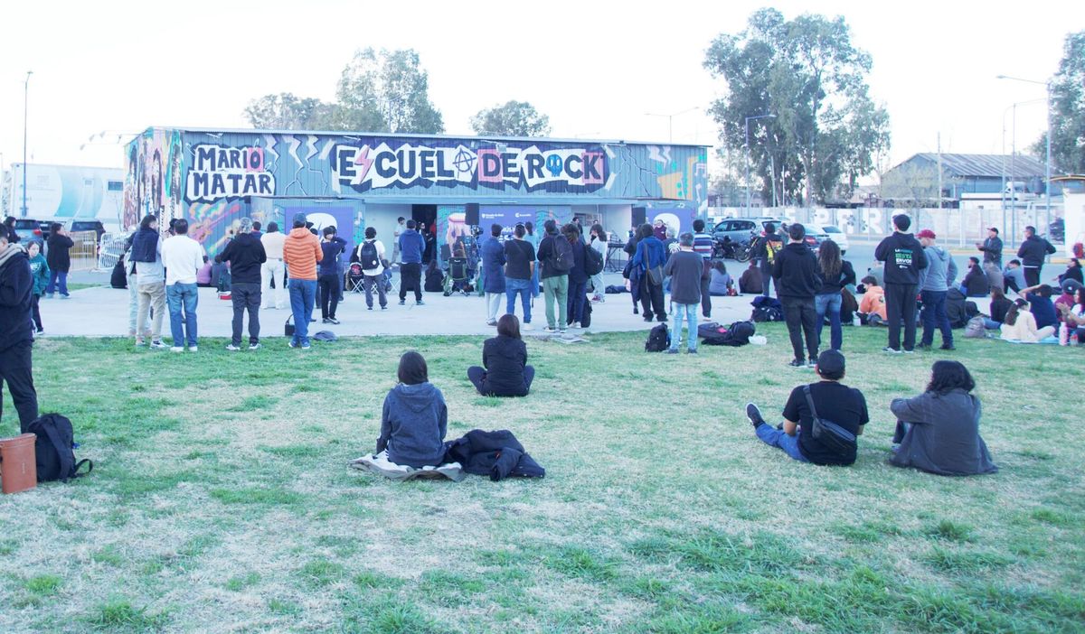 En este evento especial se presentarán los nuevos ensambles estudiantiles en un picnic musical. En este evento especial se presentarán los nuevos ensambles estudiantiles en un picnic musical.