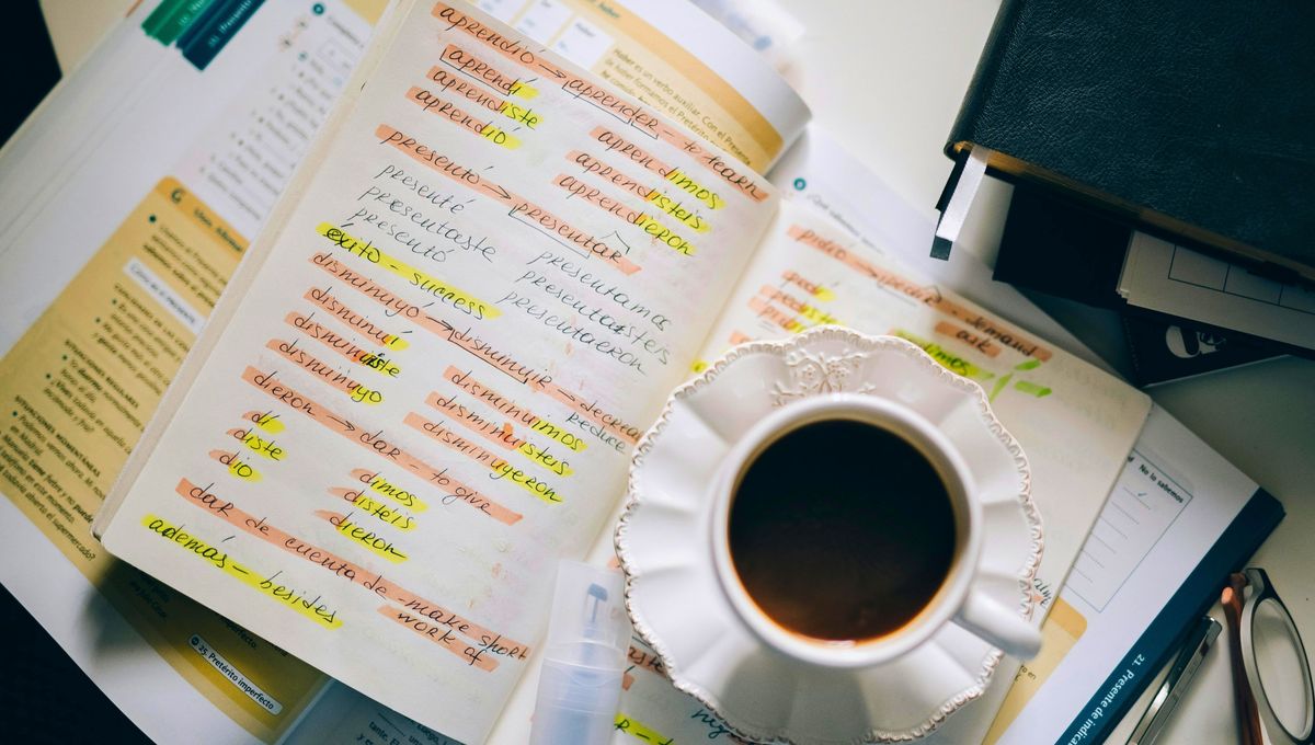 Toma cualquier palabra del idioma y utilízala como guía para comenzar el día. Toma cualquier palabra del idioma y utilízala como guía para comenzar el día. 