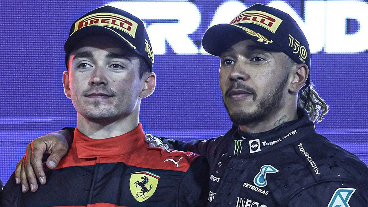 Leclerc y Hamilton, en la premiación del GP de Bahrein.