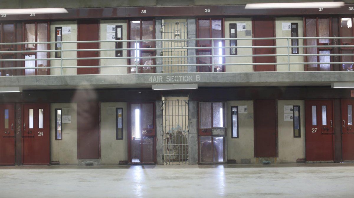 Venganza. Golpeó a una nena y los presos lo quemaron con agua hirviendo.