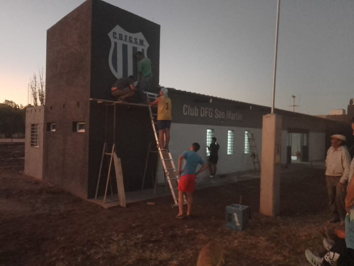 Ramiro Blanco le aportó su mano de obr a un club muy querido de La Paz, el San Martín. El vicepresidente es su primo, el periodista Sergio Tano Robles.