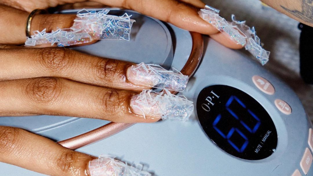 La súper diseñadora de uñas Coca Michelle compartió uno de sus trabajos. Una manicura tipo vidrio ultra 3D. La súper diseñadora de uñas Coca Michelle compartió uno de sus trabajos. Una manicura tipo vidrio ultra 3D.