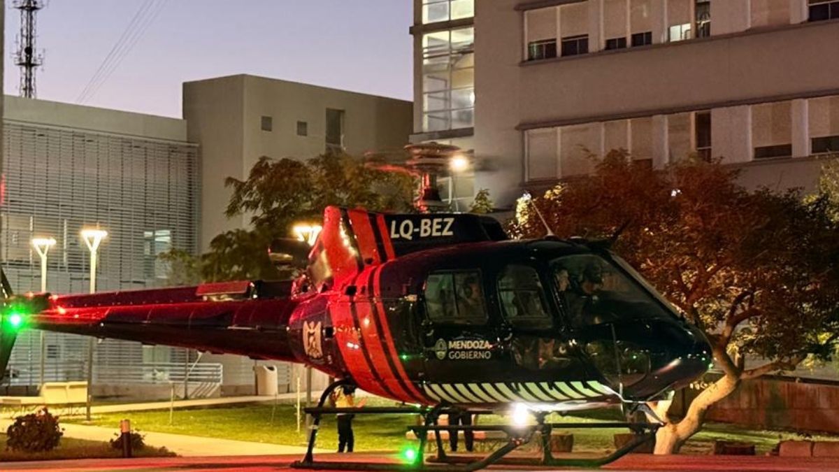 Se desplegó un operativo sanitario aéreo con el helicóptero Halcón II para asistir al motociclista que sufrió un accidente en el límite de Las Heras y San Juan. Se desplegó un operativo sanitario aéreo con el helicóptero Halcón II para asistir al motociclista que sufrió un accidente en el límite de Las Heras y San Juan.