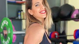 Cinthia Fernández confirma que es la reina de las calzas ultra XS en clave tropical y paraliza la primavera
