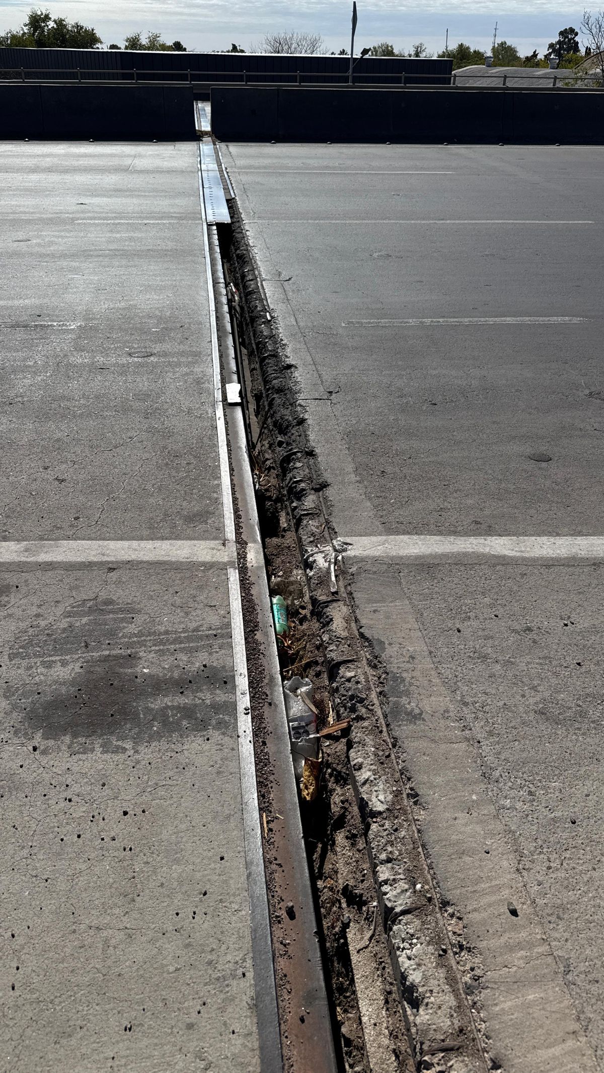 Reparación de juntas en los puentes de la Costanera. Reparación de juntas en los puentes de la Costanera.