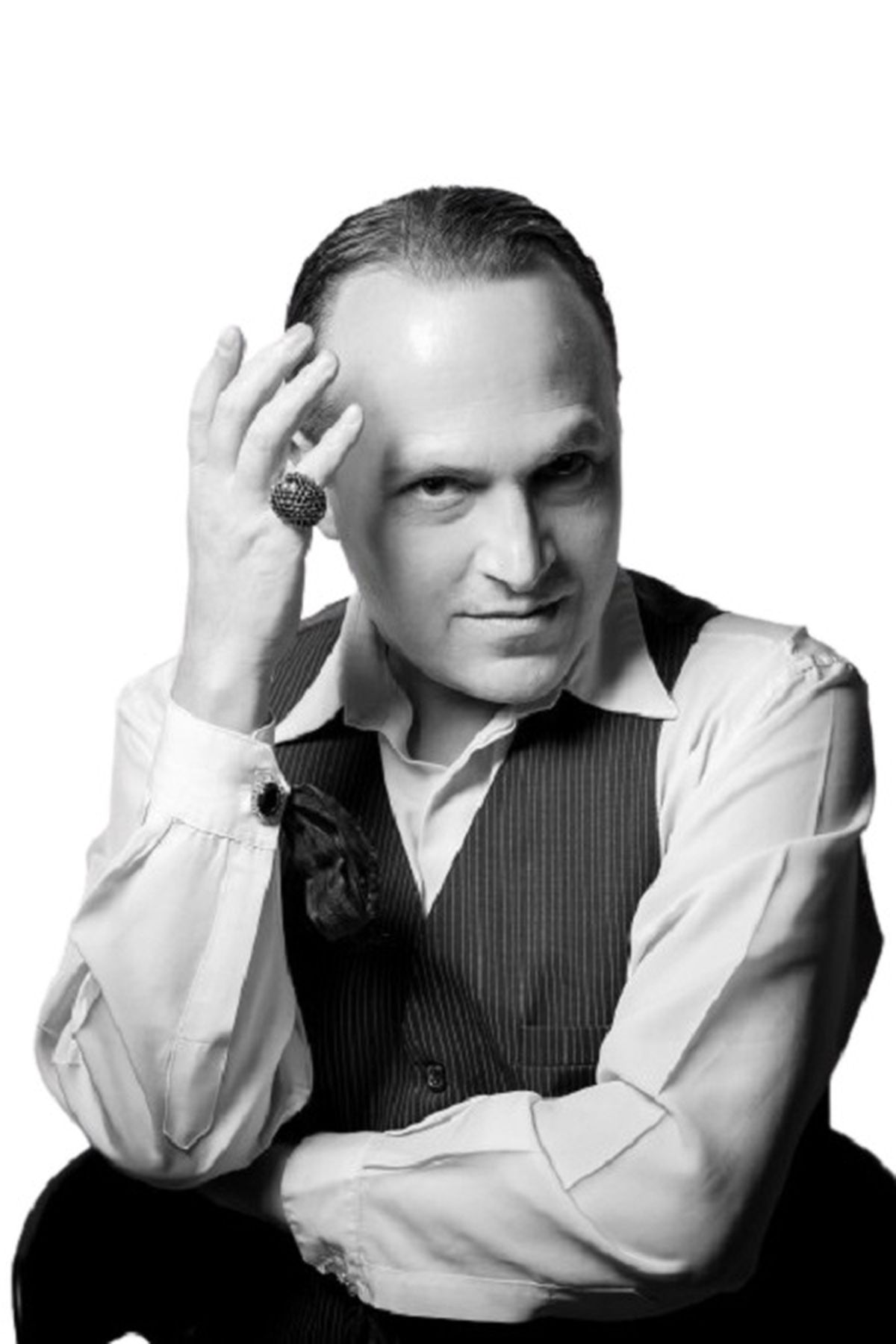 El espectáculo contará con la presencia del Artista multifacético Adrián Sorrentino. El espectáculo contará con la presencia del Artista multifacético Adrián Sorrentino.