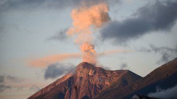 Miles de evacuados por nueva erupción del Volcán de Fuego en Guatemala