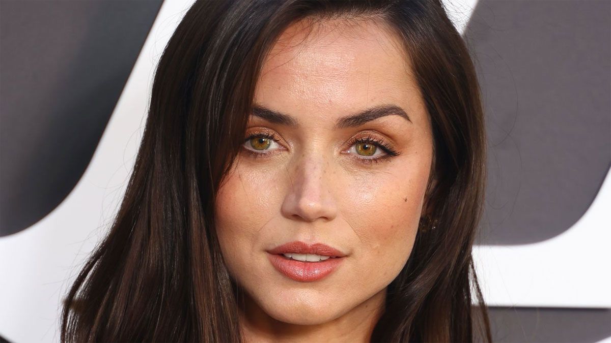 La actriz Ana de Armas se roba toda la atención en la película de Netflix