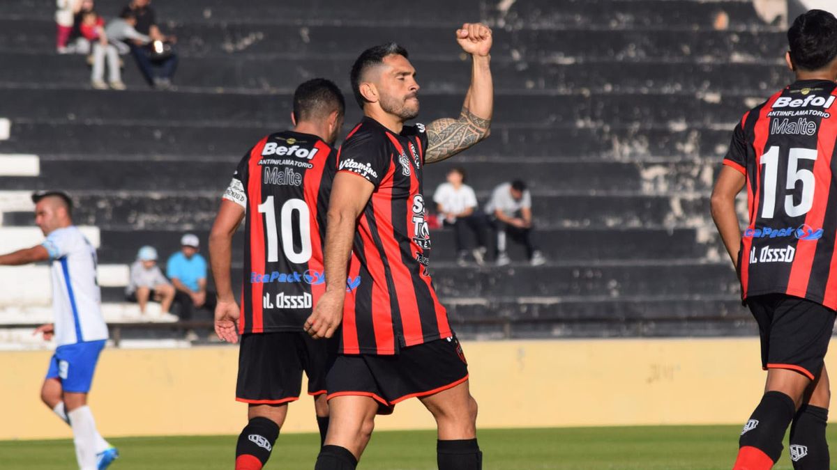 Cristian Lucero marcó dos para FADEP ante Deportivo Luzuriaga en el estadio Víctor Legrotaglie. Cristian Lucero marcó dos para FADEP ante Deportivo Luzuriaga en el estadio Víctor Legrotaglie.