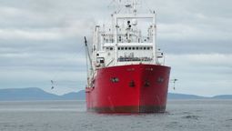 un barco de espana pesca en argentina una merluza liberada hace 13 anos