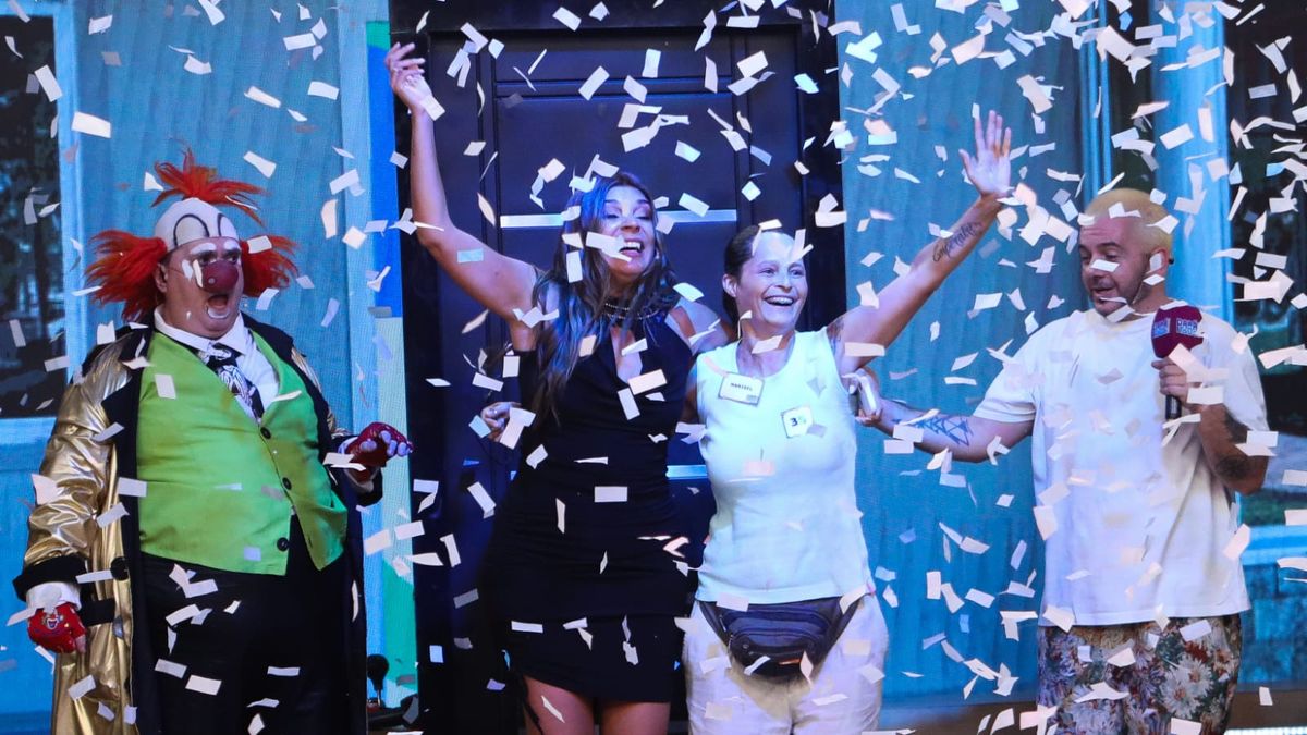 El equipo de Pará todo!, con Ornella Ferrara a la cabeza, junto a Maricel, la ganadora de la casa.