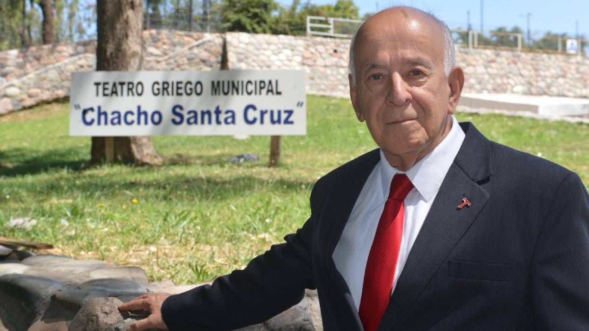 Pedro Gerardi y una historia de radio y televisión que lo llevó a conducir 50 vendimias en el Sur mendocino