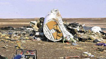 Según Londres, una bomba podría haber provocado la caída de avión ruso en Sinaí