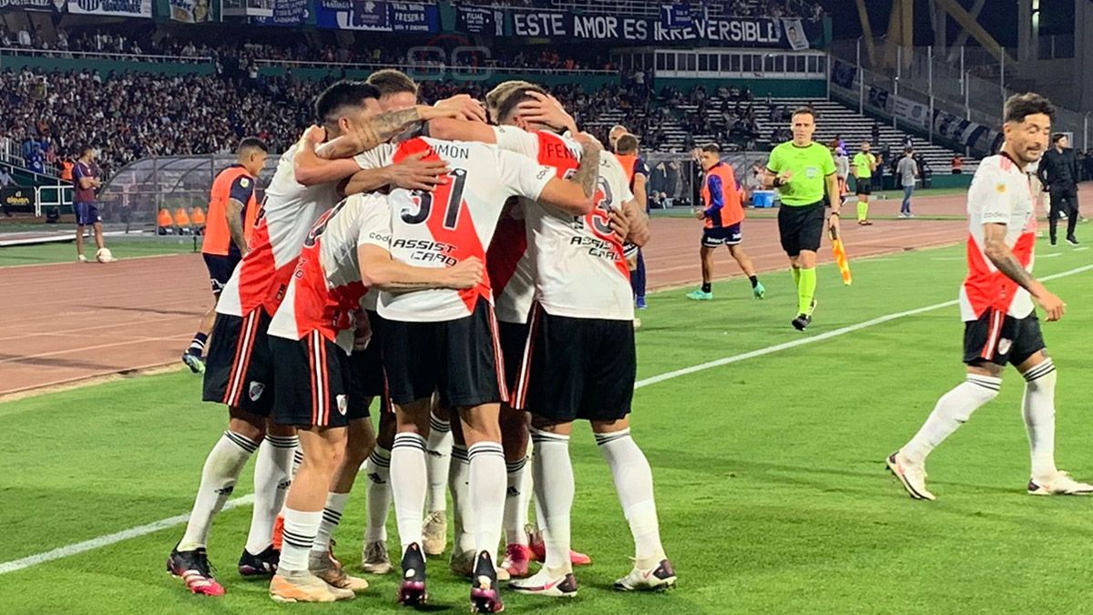 River, con uno menos, le ganó el duelo a Talleres y se frota las manos