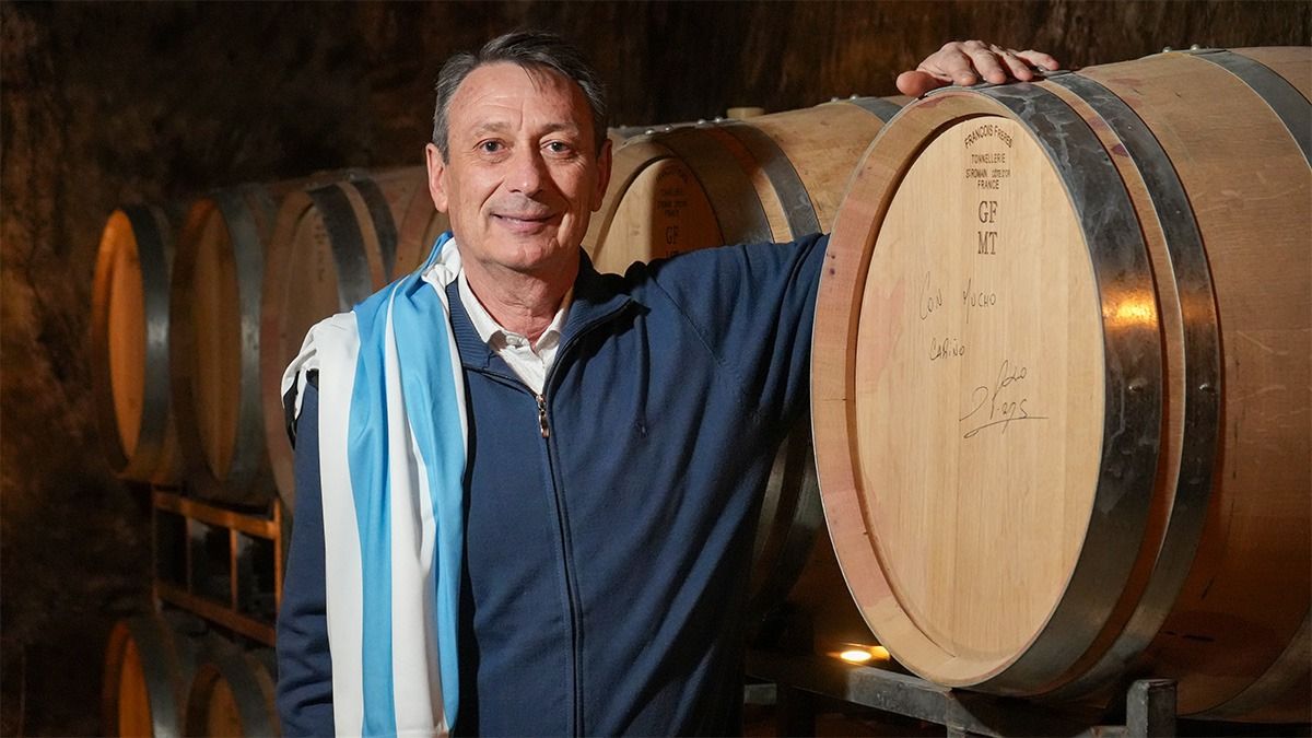 Adrián Barberis tiene 62 años. Con su hermana Liliana y sus hijos continúan el legado familiar en la bodega.