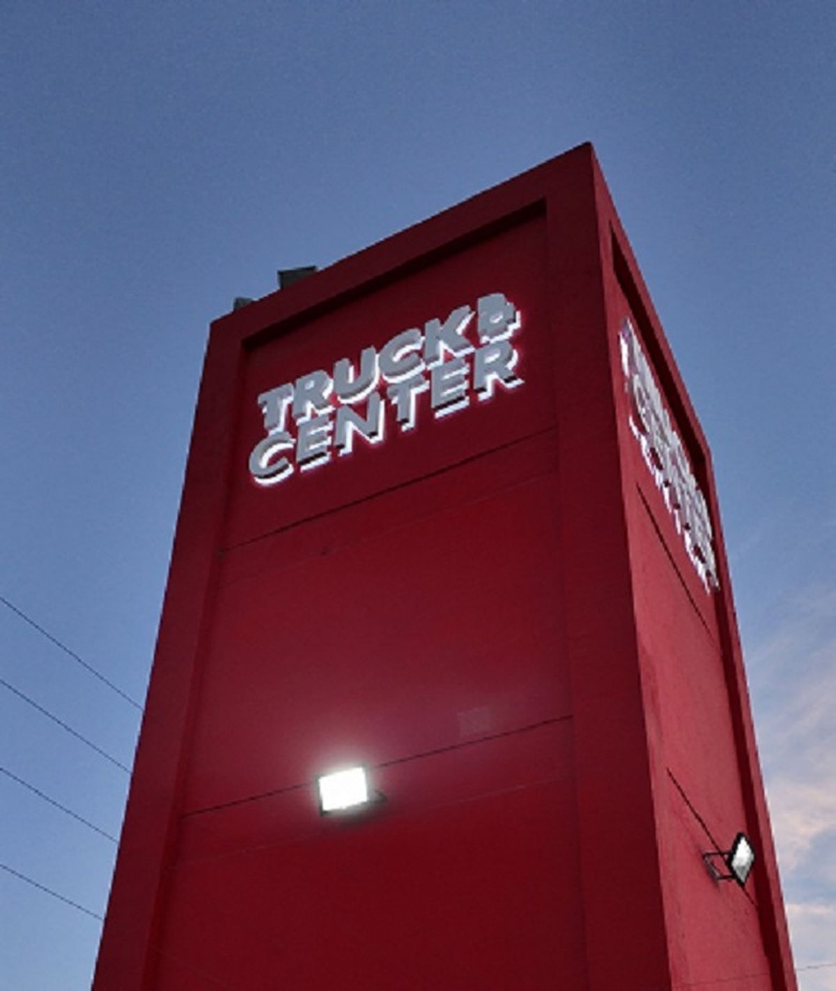 Se inauguró el impresionante Truck Center en Guaymallén. Se inauguró el impresionante Truck Center en Guaymallén.
