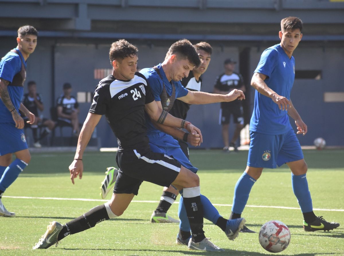 Gimnasia y Esgrima en el amistoso ante el Audax Italiano, en Chile. Foto: Gentileza Prensa Gimnasia y Esgrima. Gimnasia y Esgrima en el amistoso ante el Audax Italiano, en Chile. Foto: Gentileza Prensa Gimnasia y Esgrima. 