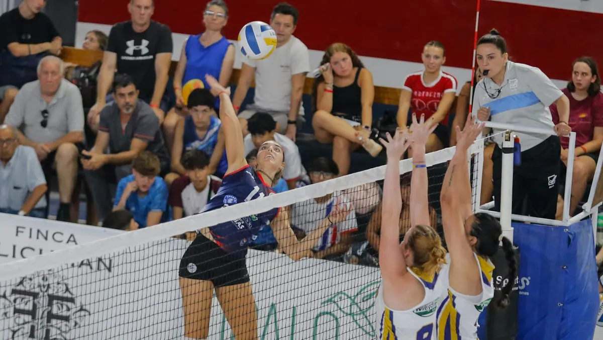 Mendoza de Regatas tuvo un s&oacute;lido debut en la Liga Nacional Femenina de V&oacute;ley.