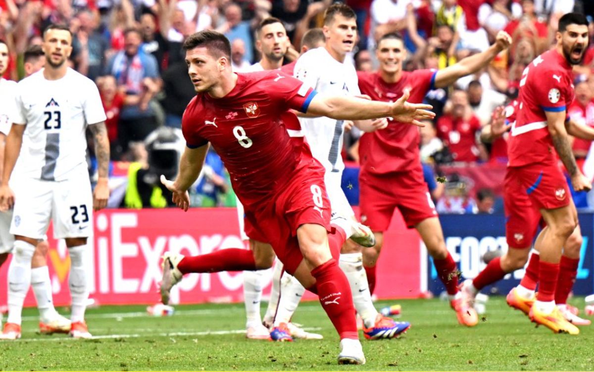 Jovic le dio el empate a los serbios.