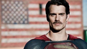 Superman se dejó el bigote y se lo afeitaron digitalmente