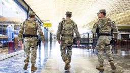 Donald Trump intensificó operativos con los miembros de la Guardia Nacional en Boston y Chicago (Archivo). Crédito: EFE/EPA/Jim Lo Scalzo.