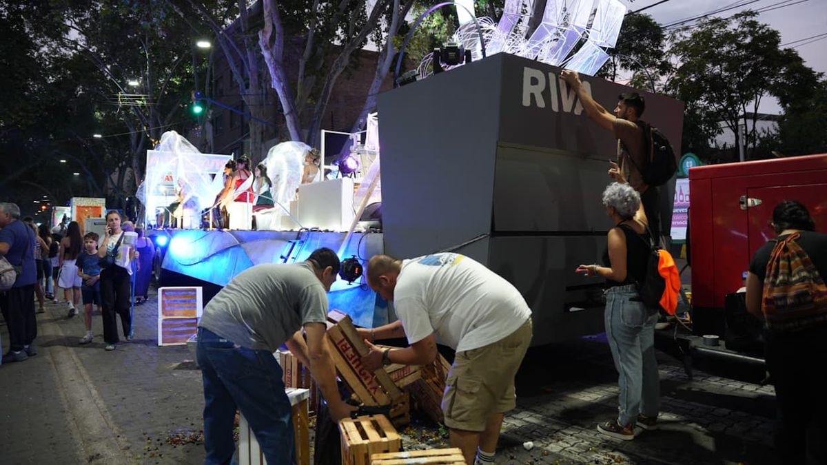 Así se preparan los carros para salir a la Vía Blanca de las Reinas 2025 Así se preparan los carros para salir a la Vía Blanca de las Reinas 2025