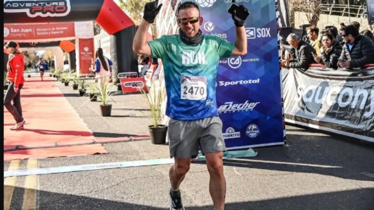 Amante de las maratones. Agustín Gallo fue a visitar a su esposa a Venezuela y lo detuvieron aparentemente sin causa. Amante de las maratones. Agustín Gallo fue a visitar a su esposa a Venezuela y lo detuvieron aparentemente sin causa.