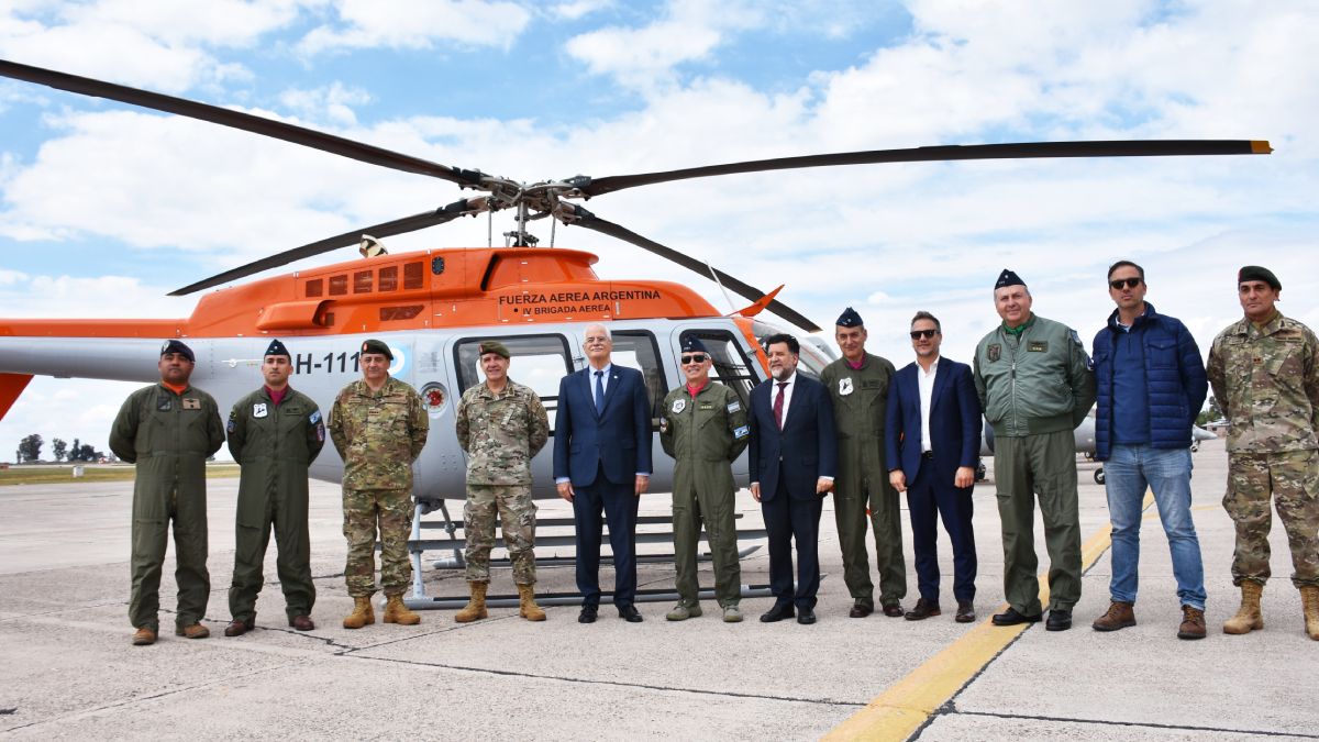En la presentación de la nueva unidad aérea estuvieron presentes el ministro de Defensa de la Nación y las principales autoridades de las Fuerzas Armadas En la presentación de la nueva unidad aérea estuvieron presentes el ministro de Defensa de la Nación y las principales autoridades de las Fuerzas Armadas