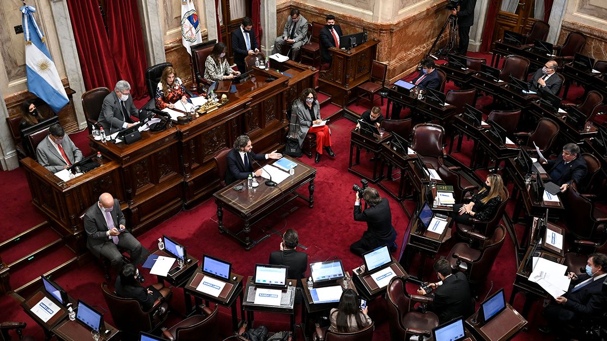 Cafiero durante su balance de gesti&oacute;n en el Senado.
