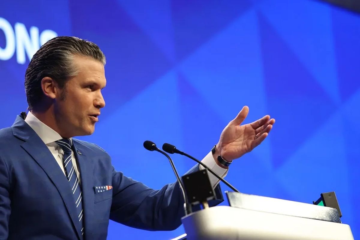 El secretario de Defensa de Estados Unidos, Pete Hegseth, pronuncia su discurso durante la primera sesión plenaria de la Cumbre de Defensa del Diálogo de Shangri-la, en Singapur el 31 de mayo de 2025. Crédito: EFE/EPA/How Hwee Young. El secretario de Defensa de Estados Unidos, Pete Hegseth, pronuncia su discurso durante la primera sesión plenaria de la Cumbre de Defensa del Diálogo de Shangri-la, en Singapur el 31 de mayo de 2025. Crédito: EFE/EPA/How Hwee Young.