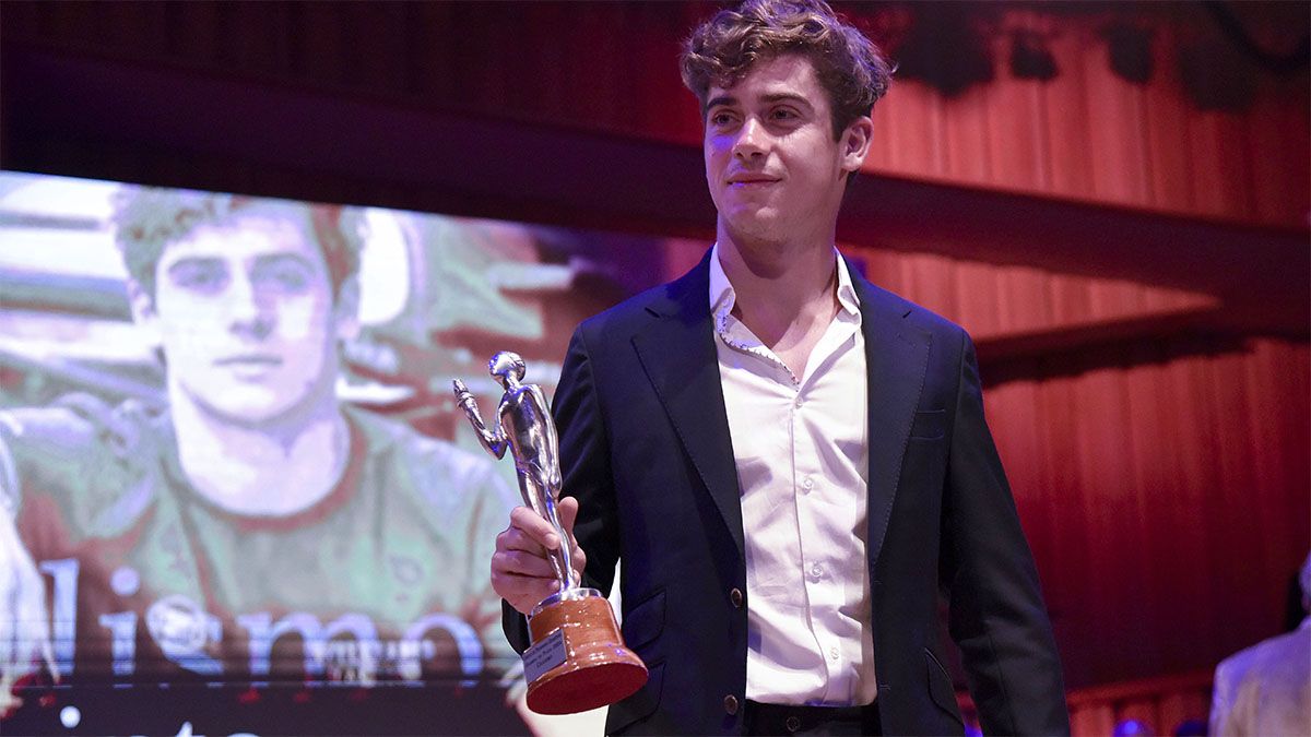 Franco Colapinto ganó el Olimpia de Plata en automovilismo y se adjudicó la estatuilla de oro. Franco Colapinto ganó el Olimpia de Plata en automovilismo y se adjudicó la estatuilla de oro.