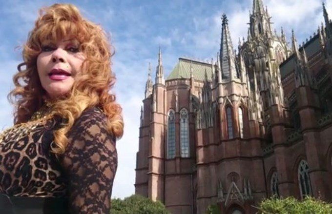 Polémico vídeo de la Tigresa del Oriente en la Catedral de La Plata