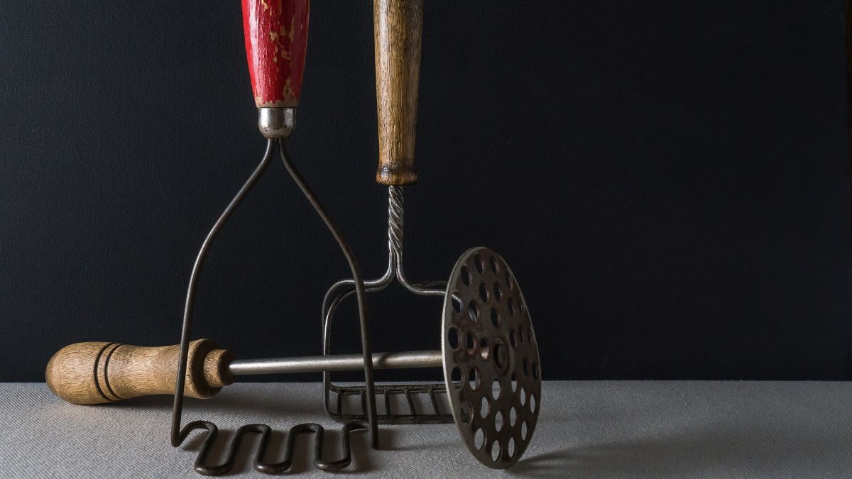 Recicla el pisa papa viejo de la cocina y conviértelo en esta hermosa idea