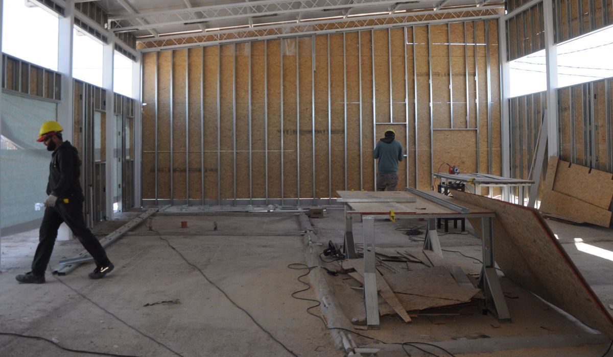 La DGE ya ejecutó el 14% de los fondos para mejoras edilicias en las escuelas. La DGE ya ejecutó el 14% de los fondos para mejoras edilicias en las escuelas.