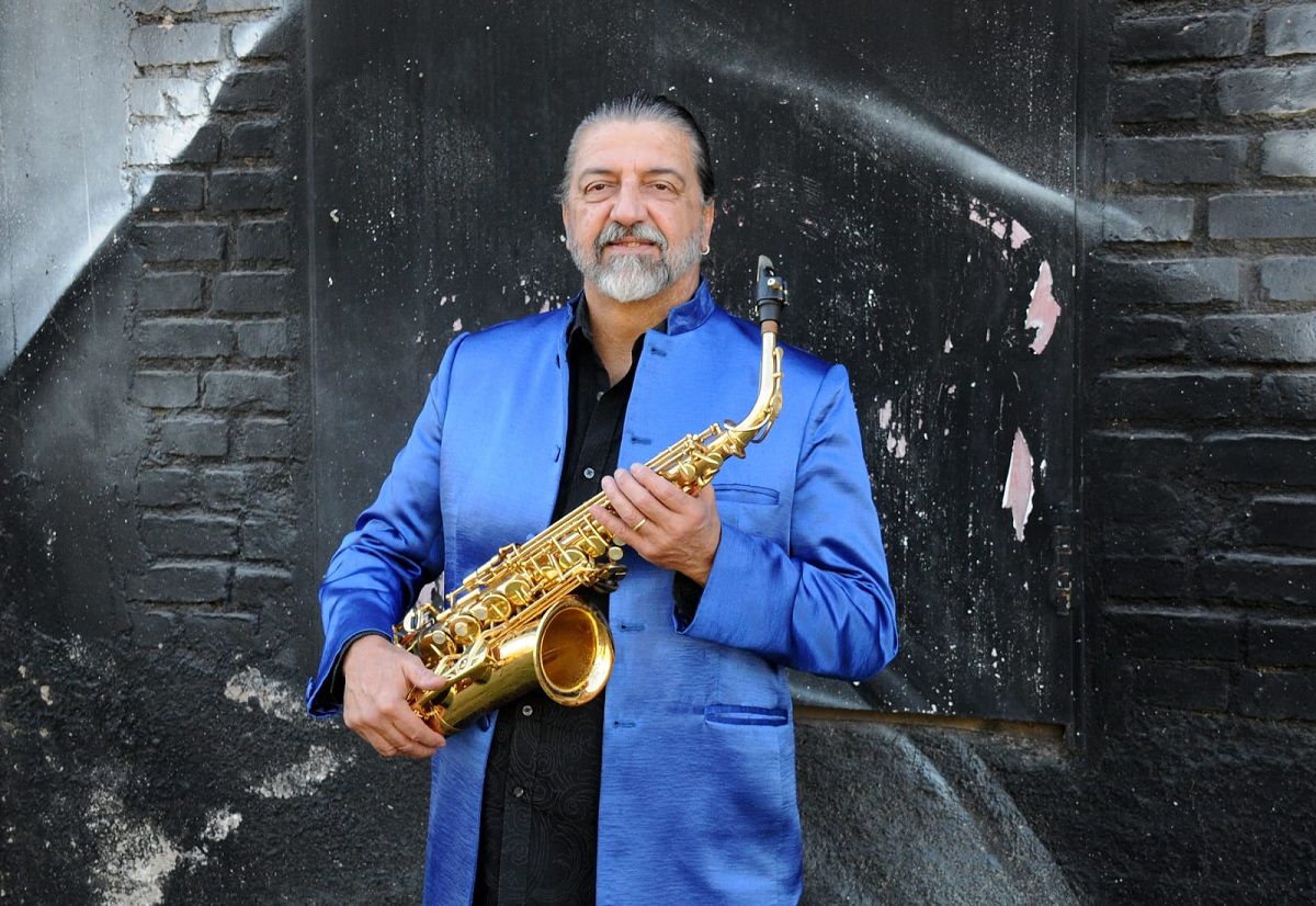 Javier Casetti llega Teatro Plaza.