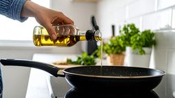 Paso a paso para eliminar las manchas de aceite de la cocina