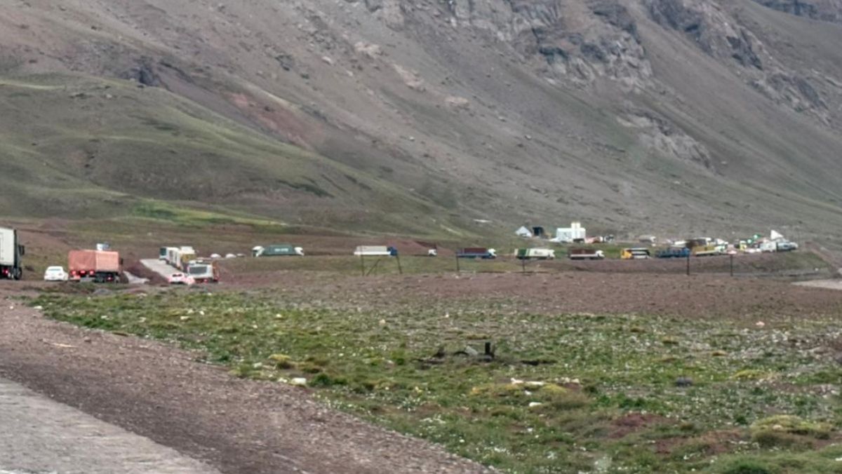 Las autoridades argentinas pidieron circular con precaución en alta montaña por una lluvia débil.