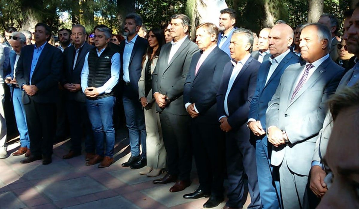 Alfredo Cornejo acompañó al gobernador Rodolfo Suarez en la presentación oficial de Sergio Marinelli al frente de un nuevo mandato como director de Irrigación.