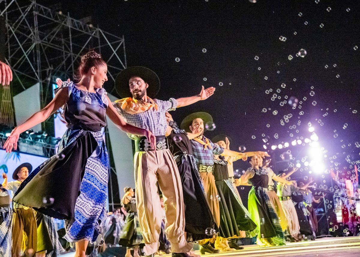 Maipú realizará su fiesta de la Vendimia en febrero, con cautela en cuanto a los gastos, por el momento de incertidumbre que se vive en el país. Maipú realizará su fiesta de la Vendimia en febrero, con cautela en cuanto a los gastos, por el momento de incertidumbre que se vive en el país.