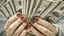 Una empleada doméstica se robó 100 mil dólares
