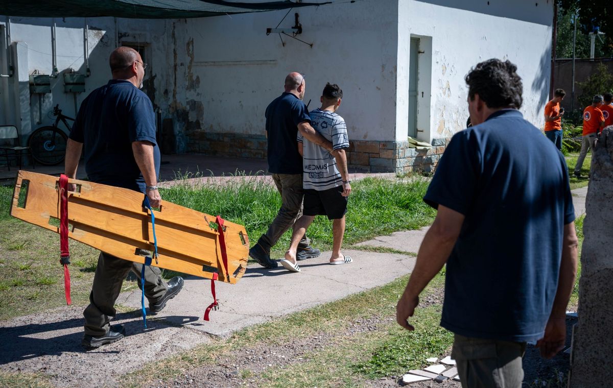 Los Primeros Auxilios Psicológicos buscan transmitir calma y contención tras un evento traumático o un desastre natural. Los Primeros Auxilios Psicológicos buscan transmitir calma y contención tras un evento traumático o un desastre natural.