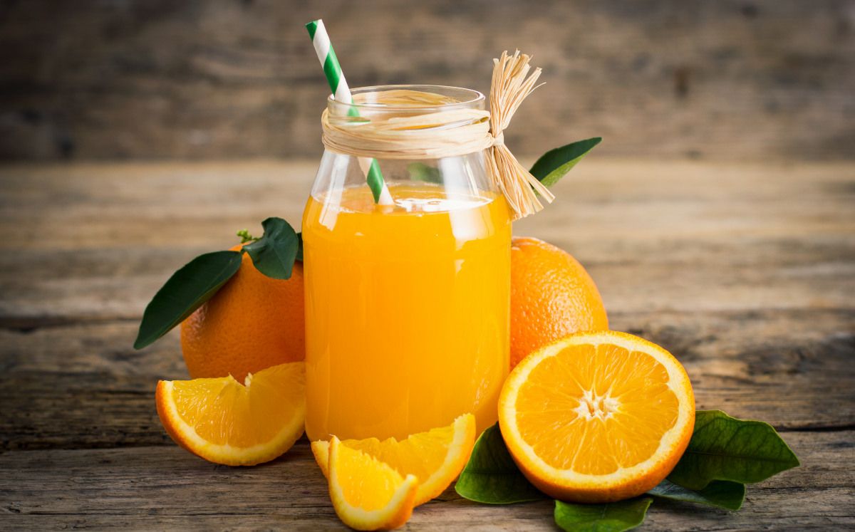 Saludable. Si se lo toma en ayunas, el jugo de naranja, aporta mayores beneficios para el cuerpo. Saludable. Si se lo toma en ayunas, el jugo de naranja, aporta mayores beneficios para el cuerpo. 